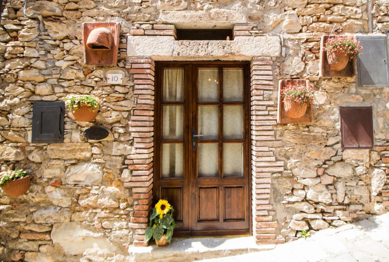 Le Dame Del Borgo Apartment Sassetta Exterior photo