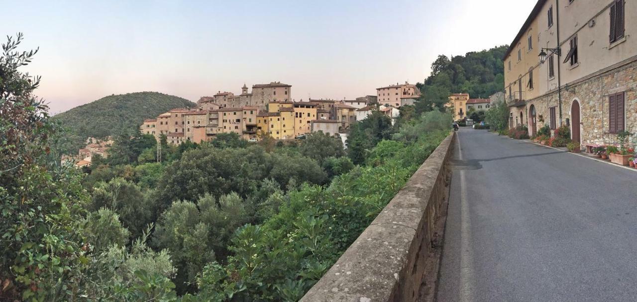 Le Dame Del Borgo Apartment Sassetta Exterior photo